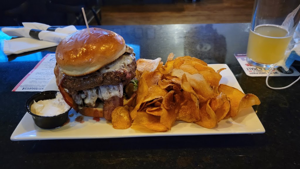 The Clevelander Bar & Grill | restaurant | 834 Huron Rd E, Cleveland, OH 44115, USA | 2167713723 OR +1 216-771-3723