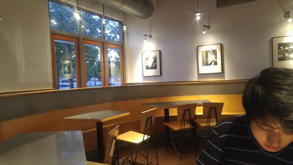 Chipotle Mexican Grill | restaurant | 96 Main St, Gaithersburg, MD 20878, USA | 3019263875 OR +1 301-926-3875