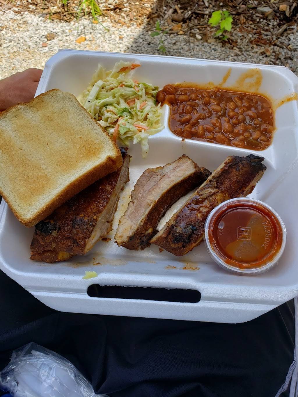 The BBQ shack | restaurant | 829 Middleton Rd, Winona, MS 38967, USA | 6628097000 OR +1 662-809-7000