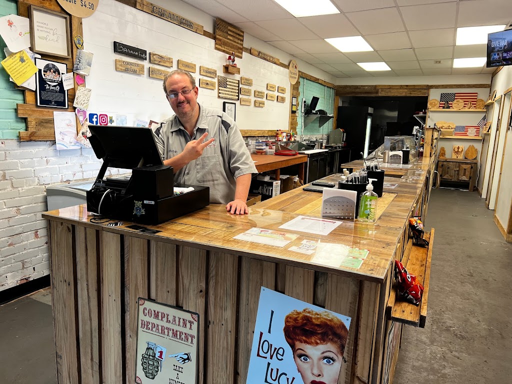 Pumas Italian Ice & Hot Dog Shack | restaurant | 115 E Richardson Ave, Summerville, SC 29483, USA | 8436317304 OR +1 843-631-7304