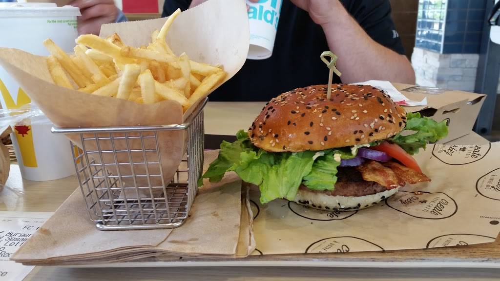 McDonalds | cafe | 299 Wayne Gretzky Pkwy, Brantford, ON N3R 8A5, Canada | 5197581010 OR +1 519-758-1010