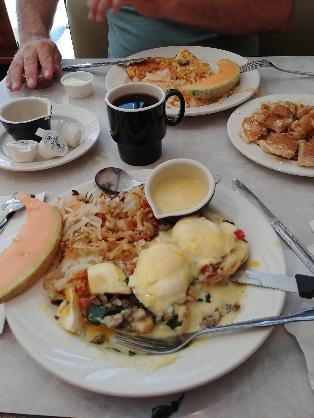 Nikos Breakfast Club | restaurant | 38 S Weber Rd, Romeoville, IL 60446, USA | 8158863344 OR +1 815-886-3344