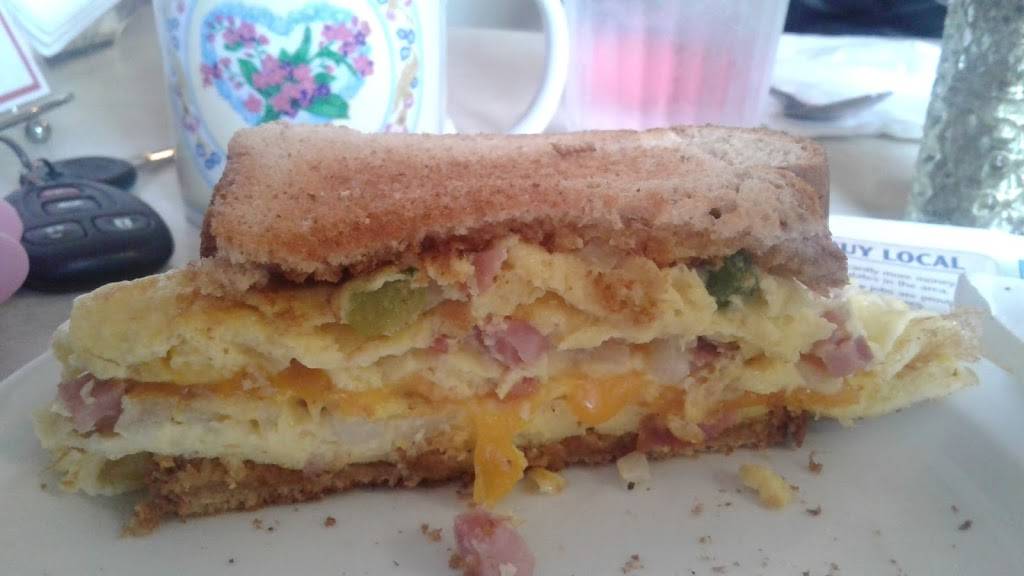 Donnas Cozy Kitchen | restaurant | 630 Hewett St, Neillsville, WI 54456, USA | 7157436335 OR +1 715-743-6335