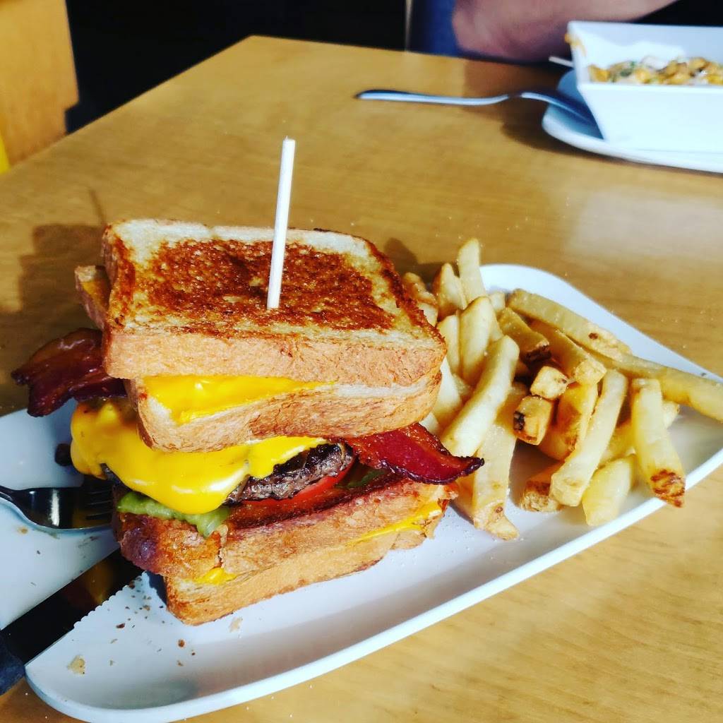 Crave Real Burgers- Colorado Springs | restaurant | 7465 N Academy Blvd, Colorado Springs, CO 80920, USA | 7192647919 OR +1 719-264-7919