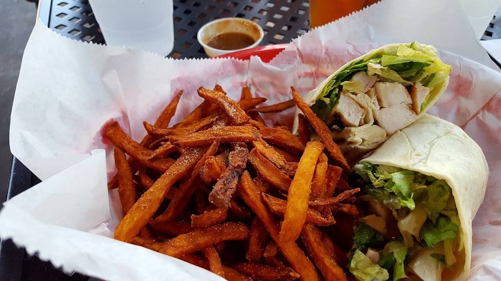 RiverWatch | restaurant | 1 Walnut St, Lawrenceburg, IN 47025, USA | 8125393625 OR +1 812-539-3625