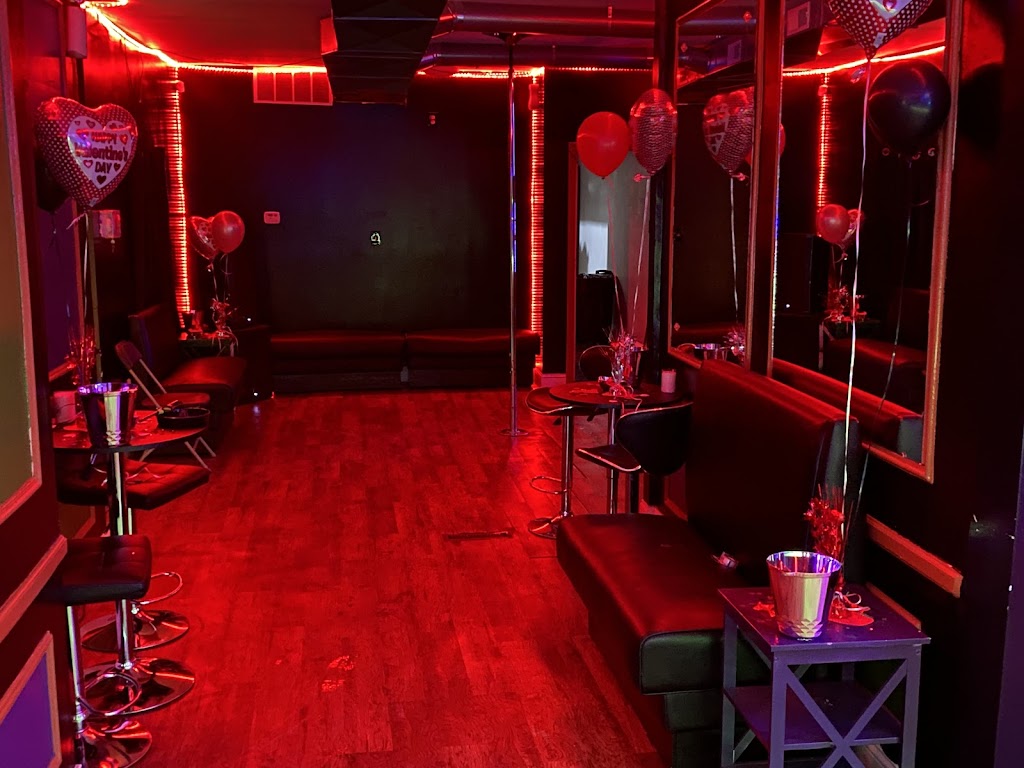 Flavorz express | restaurant | 9149 E Jefferson Upper, Detroit, MI 48214, USA | 3134691279 OR +1 313-469-1279