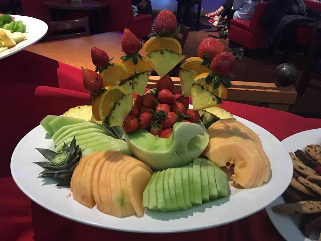 Bowlero Charlottesville | restaurant | 335 Rivanna Plaza Dr, Charlottesville, VA 22901, USA | 4349783999 OR +1 434-978-3999