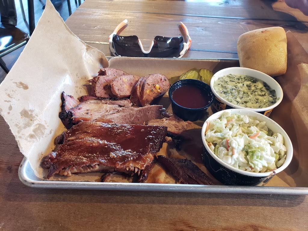 Dickeys Barbecue Pit | restaurant | 3035 Henry St, Muskegon, MI 49441, USA | 2313755644 OR +1 231-375-5644