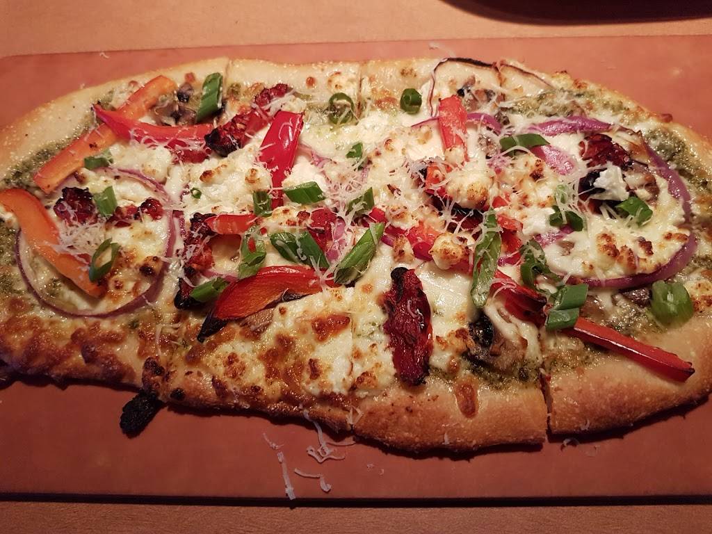 Boston Pizza | restaurant | 101 Boul Du, Boulevard Curé-Labelle, Sainte-Thérèse, QC J7E 2X6, Canada | 4504346060 OR +1 450-434-6060