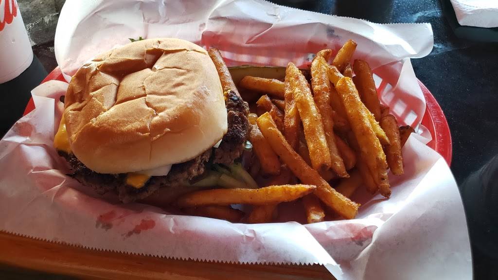 Neal & Pams Bar and Grill | restaurant | 20 Ocean Blvd S, Surfside Beach, SC 29575, USA | 8432381013 OR +1 843-238-1013