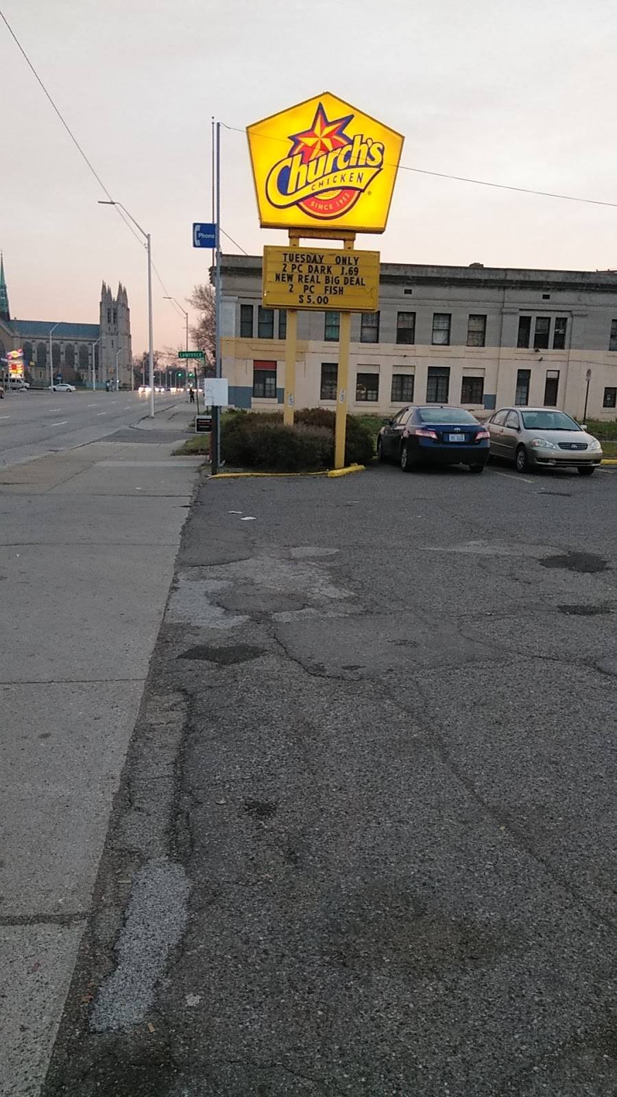 Churchs Chicken | restaurant | 11501 Woodward Ave, Detroit, MI 48202, USA | 3138696996 OR +1 313-869-6996