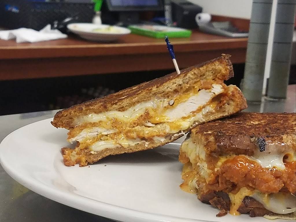 Cove Tavern | restaurant | 711 Lakefront Commons, Newport News, VA 23606, USA | 7575961830 OR +1 757-596-1830