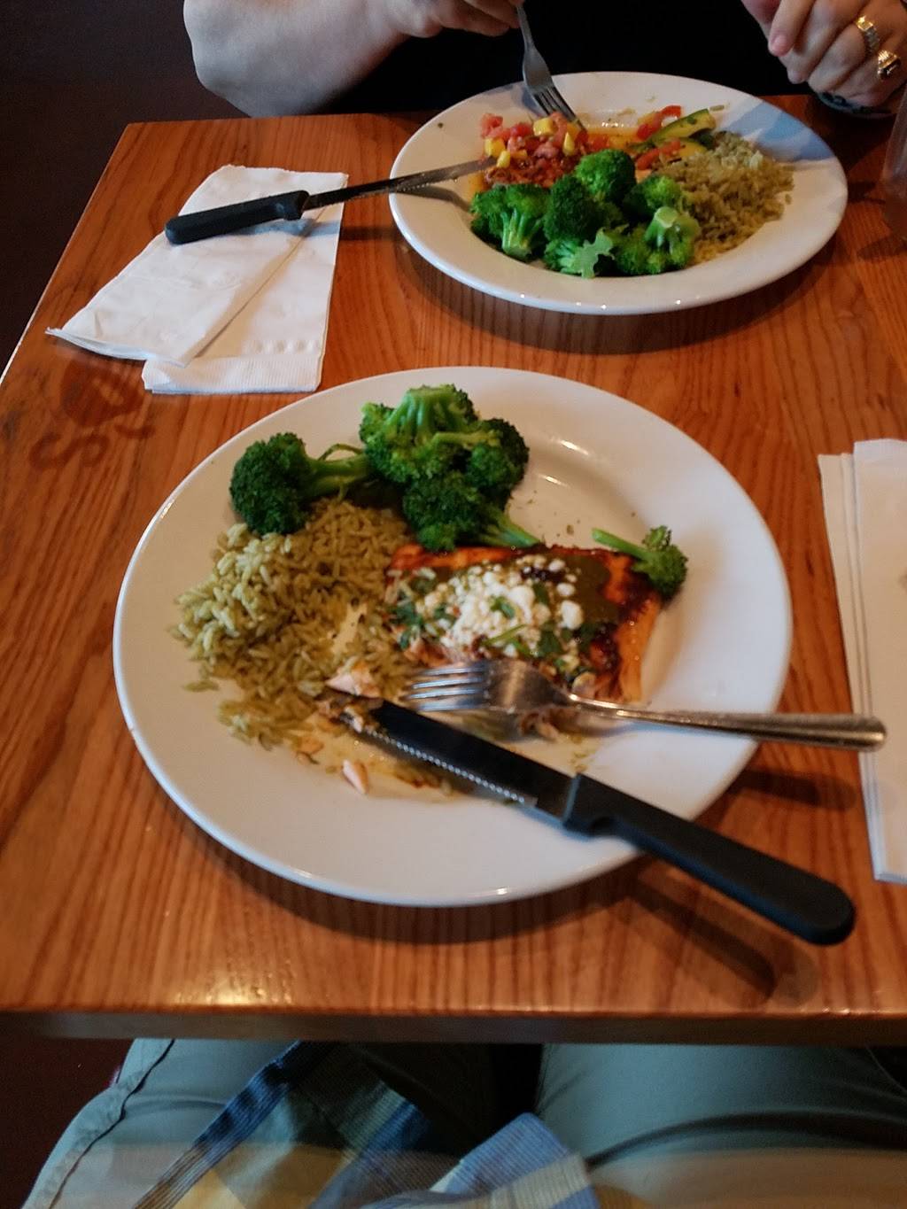 Chilis Grill & Bar | meal takeaway | 15252 Summit Ave, Fontana, CA 92336, USA | 9096467779 OR +1 909-646-7779