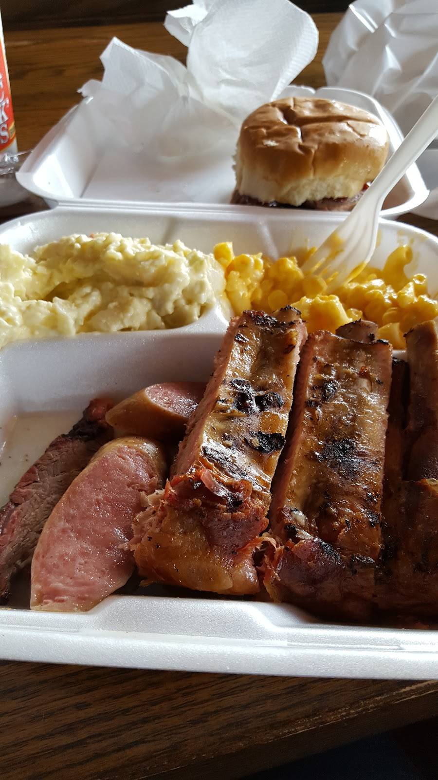 Jacks Bar-B-Que | restaurant | 334 W Trinity Ln, Nashville, TN 37207, USA | 6152289888 OR +1 615-228-9888