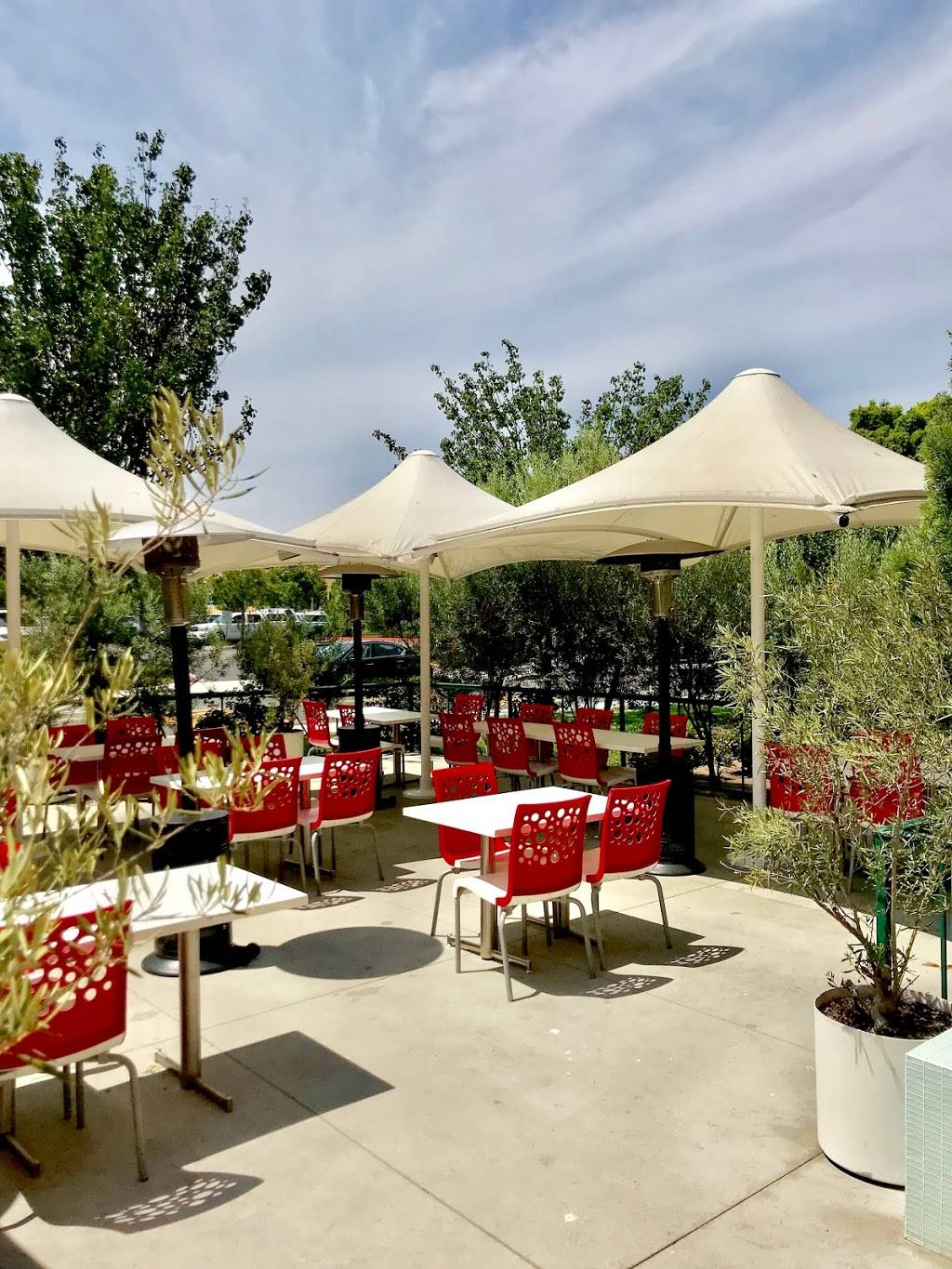 Luna Grill | restaurant | 2400 Historic Decatur Rd #100, San Diego, CA 92106, USA | 6192245862 OR +1 619-224-5862