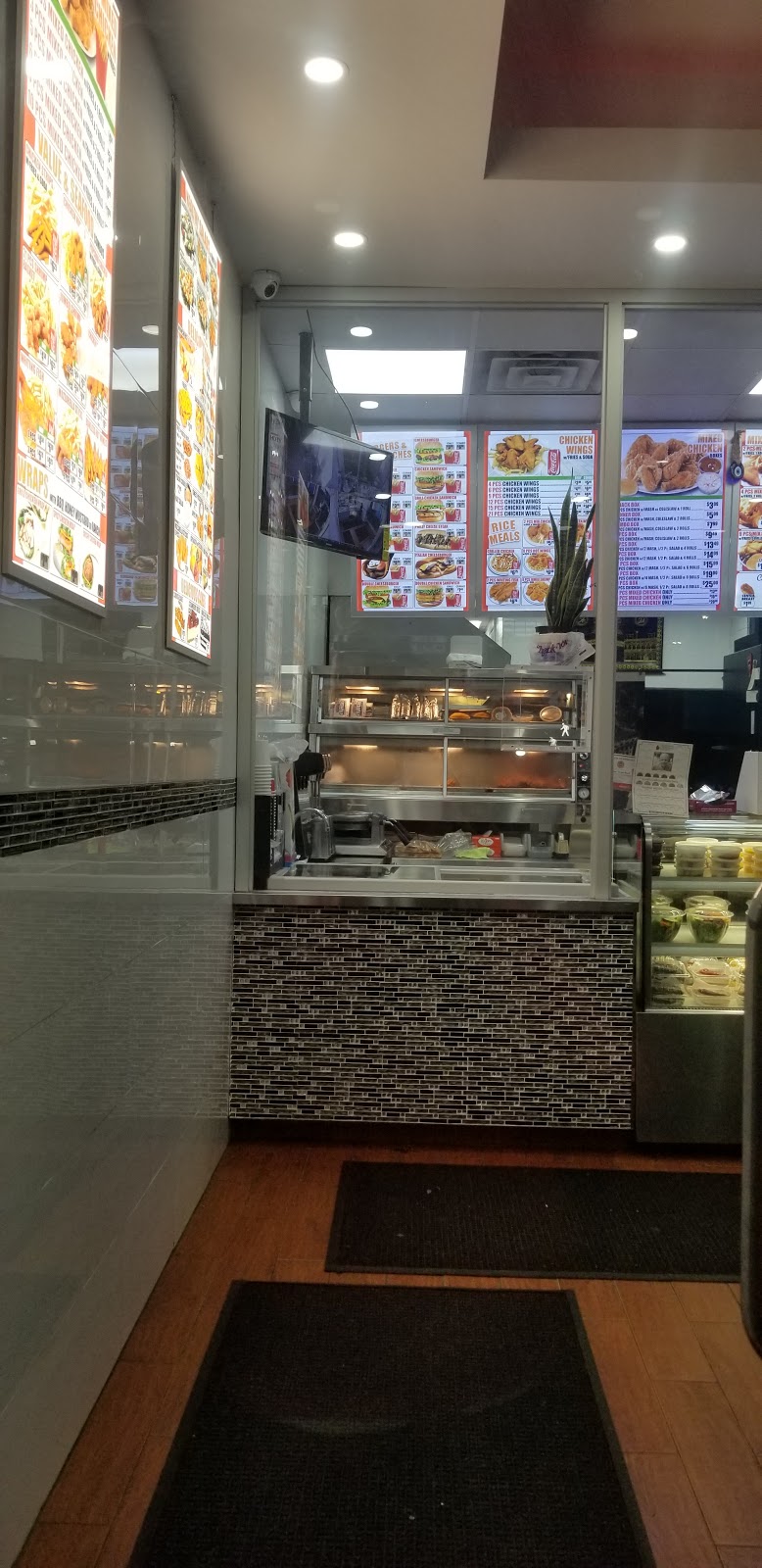 Village Chicken & Burger | restaurant | 1739 Amsterdam Ave, New York, NY 10031, USA | 2122811060 OR +1 212-281-1060