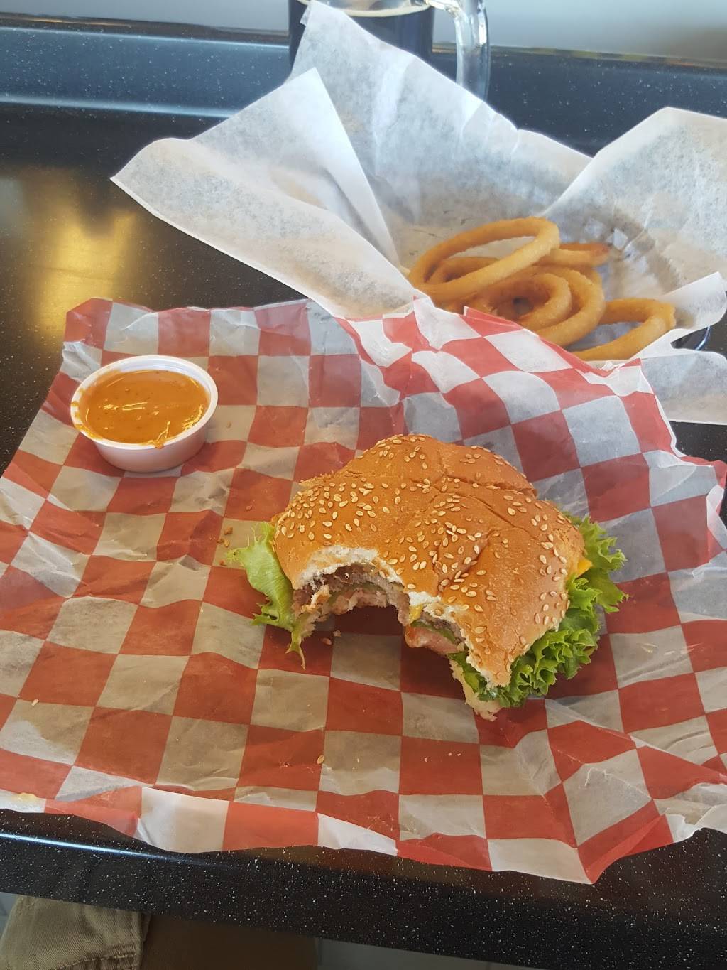 Ardy & Eds Drive In | restaurant | 2413 S Main St, Oshkosh, WI 54902, USA | 9202315455 OR +1 920-231-5455