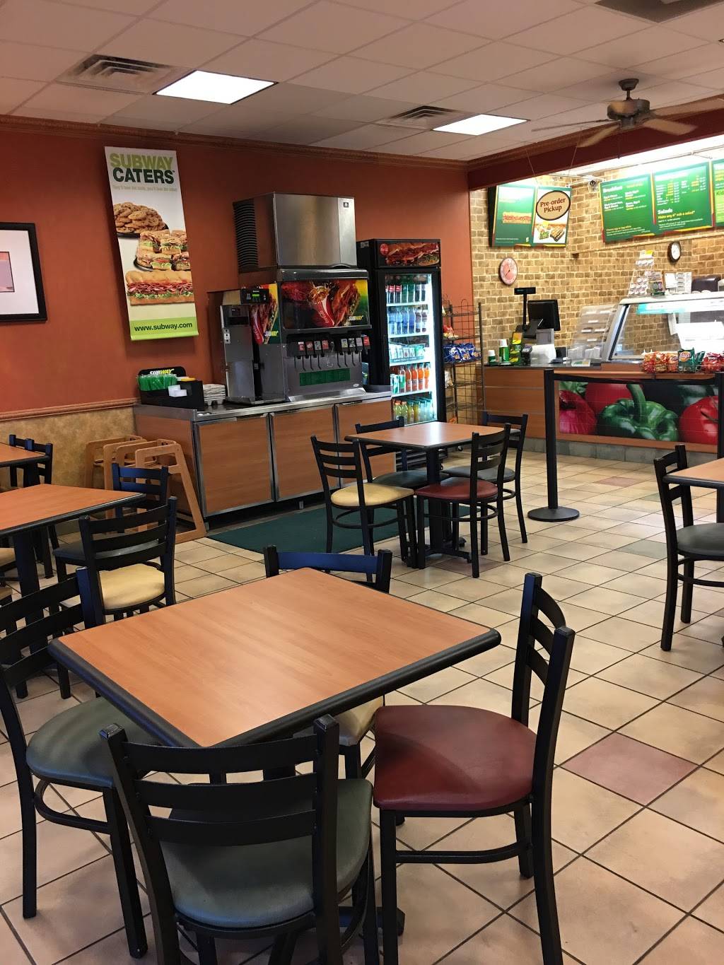 Subway Restaurants | restaurant | 925 Roosevelt Rd, Wheaton, IL 60187, USA | 6302608711 OR +1 630-260-8711