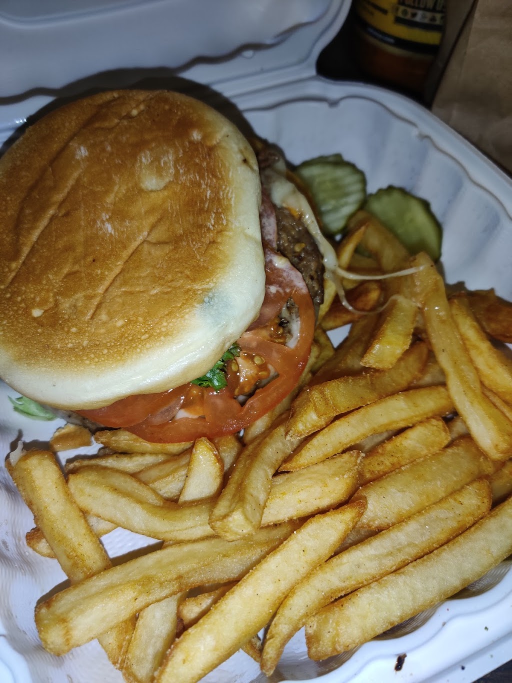 Buzz Inn Steakhouse & Lounge | night club | 1112 N Wenatchee Ave #1534, Wenatchee, WA 98801, USA | 5096637777 OR +1 509-663-7777