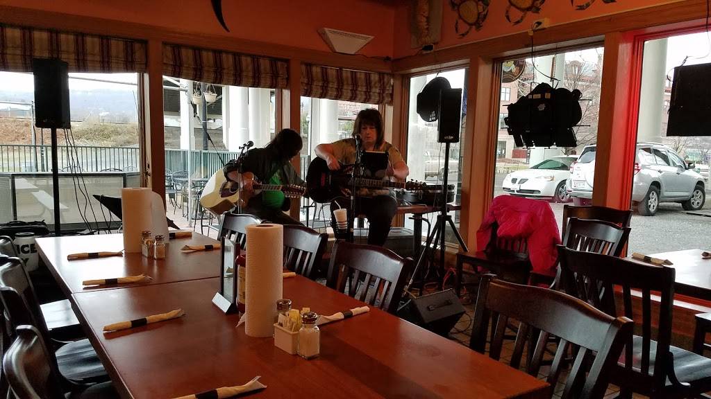 Crabby Pig | restaurant | 13 Canal St, Cumberland, MD 21502, USA | 3017247472 OR +1 301-724-7472