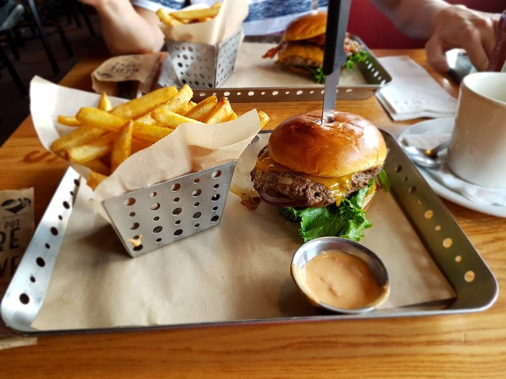 Chilis Grill & Bar | meal takeaway | 3284 N John Young Pkwy, Kissimmee, FL 34741, USA | 4079330833 OR +1 407-933-0833