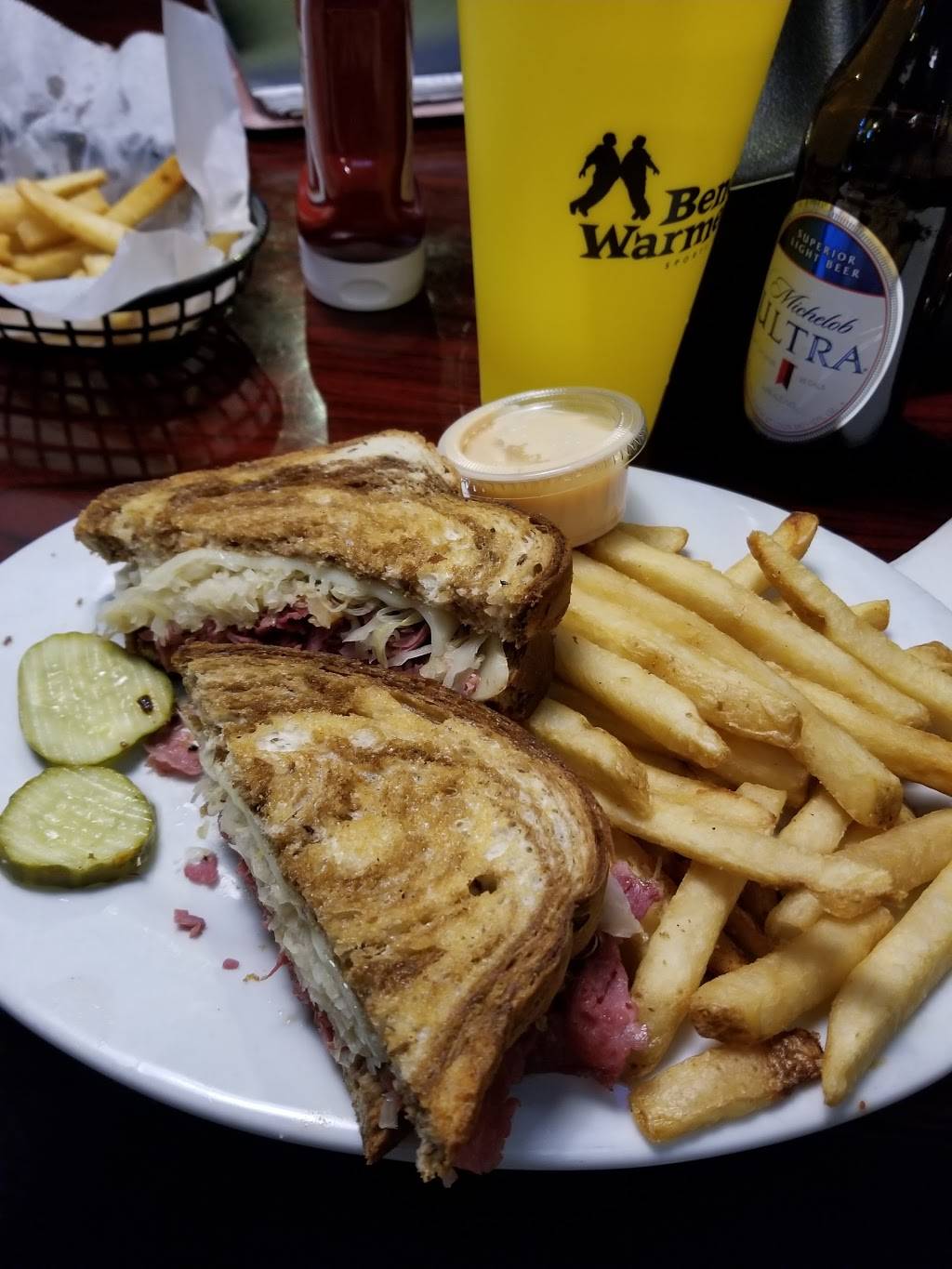 Bench Warmers Sports Grill | restaurant | 2775 Clairmont Rd, Atlanta, GA 30329, USA | 4043210303 OR +1 404-321-0303