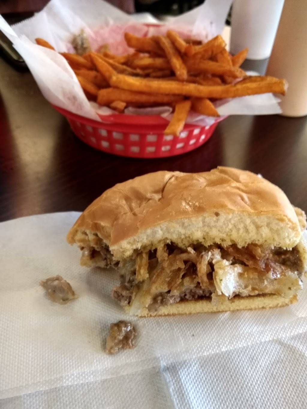 Swaney Swifts on the Square | restaurant | 118 N Water Ave, Gallatin, TN 37066, USA | 6156754366 OR +1 615-675-4366