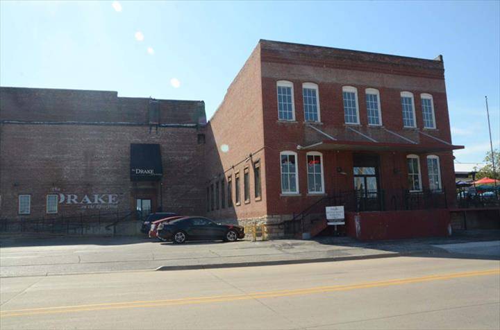 The Drake | restaurant | 106 Washington St, Burlington, IA 52601, USA | 3197541036 OR +1 319-754-1036