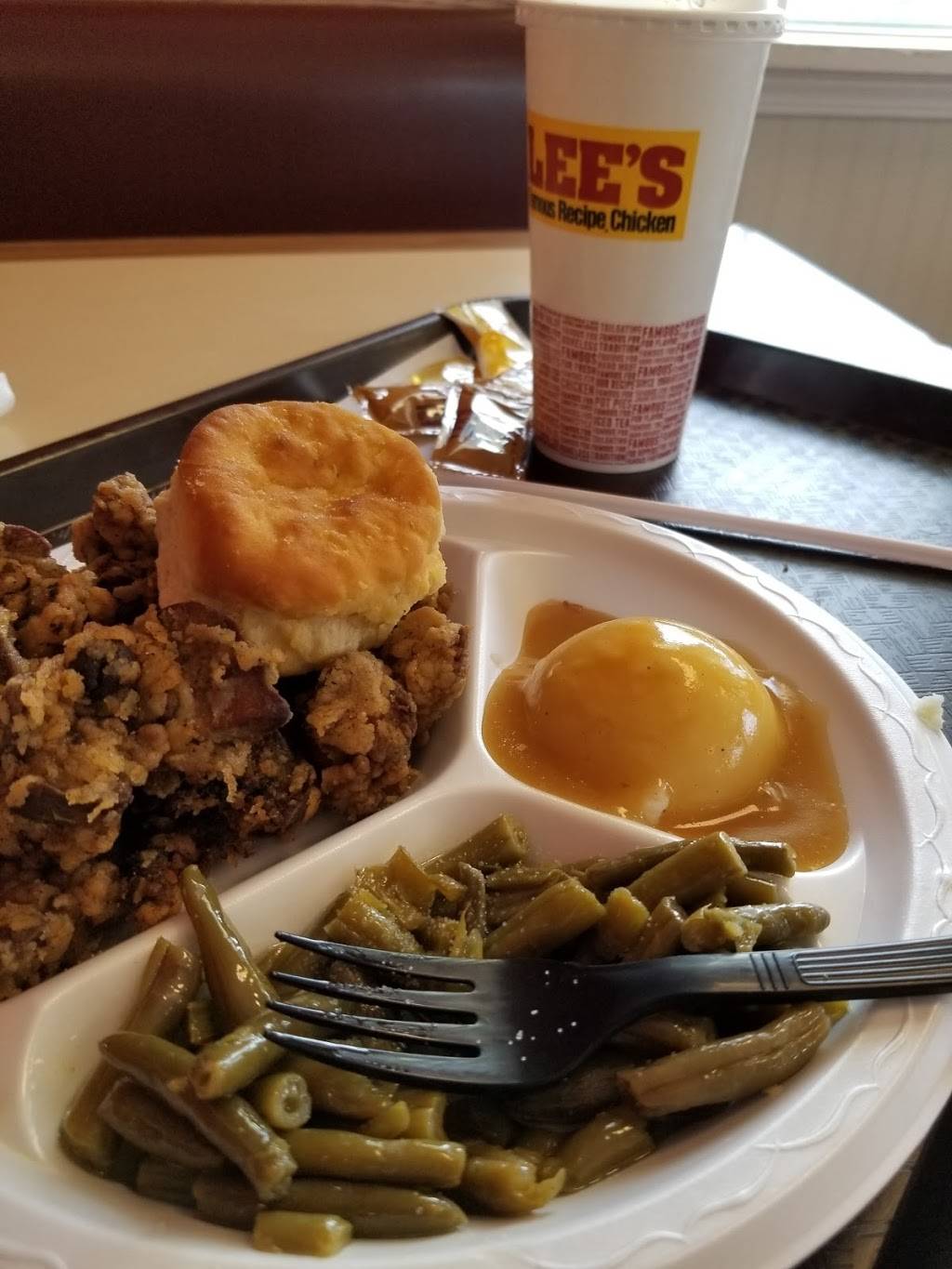 Lees Famous Recipe Chicken | restaurant | 1800 Carter Rd, Owensboro, KY 42301, USA | 2706830584 OR +1 270-683-0584