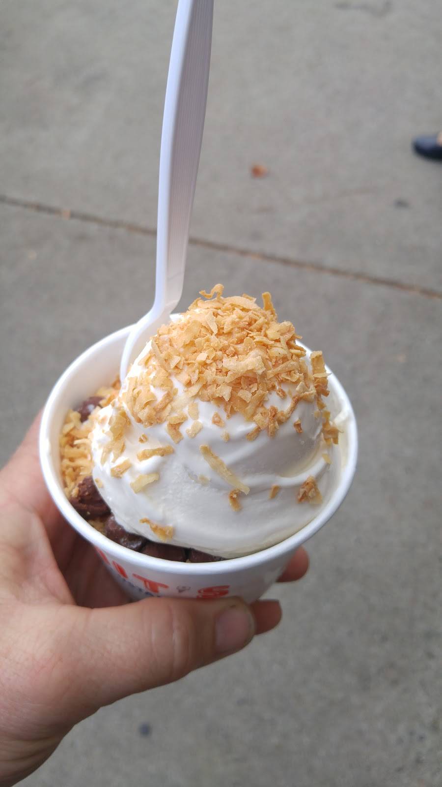 Whits Frozen Custard | restaurant | 240 S Nash St, Hillsborough, NC 27278, USA | 9192458123 OR +1 919-245-8123