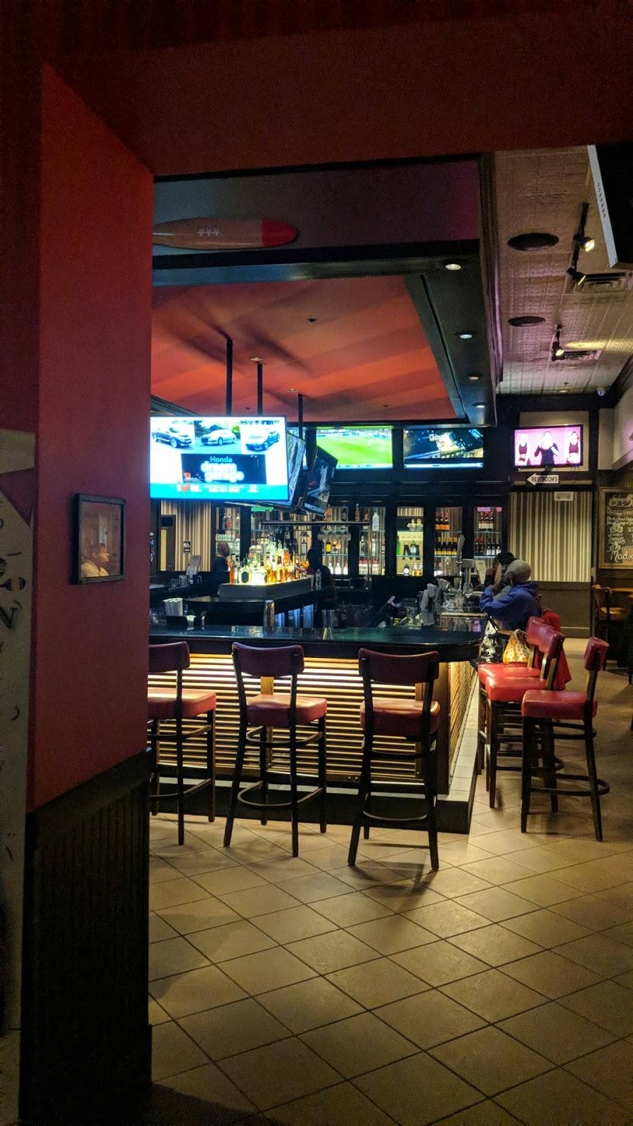 TGI Fridays | restaurant | 826 NJ-3, Clifton, NJ 07012, USA | 9737781828 OR +1 973-778-1828