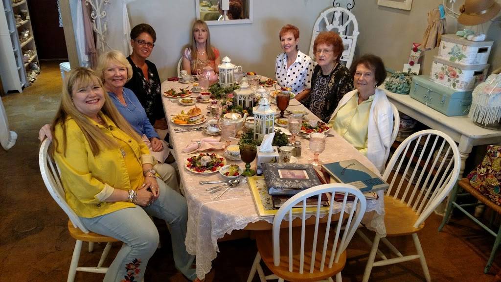 Teapots & Treasures Cafe & Curiosities | restaurant | 14137 U.S. Hwy 1, Juno Beach, FL 33408, USA | 5618810447 OR +1 561-881-0447