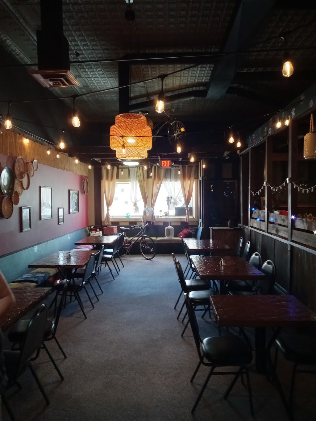 Pineapple Express | restaurant | 16 E 16th St, Scottsbluff, NE 69361, USA | 3086333663 OR +1 308-633-3663