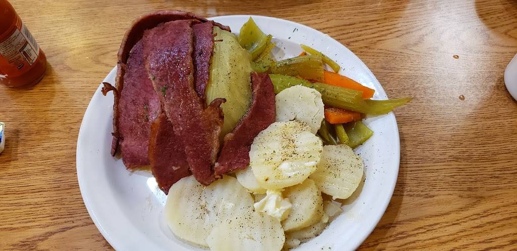 Grand Dimitris Family Dining | restaurant | 25001 Gratiot Ave, Eastpointe, MI 48021, USA | 5867745150 OR +1 586-774-5150