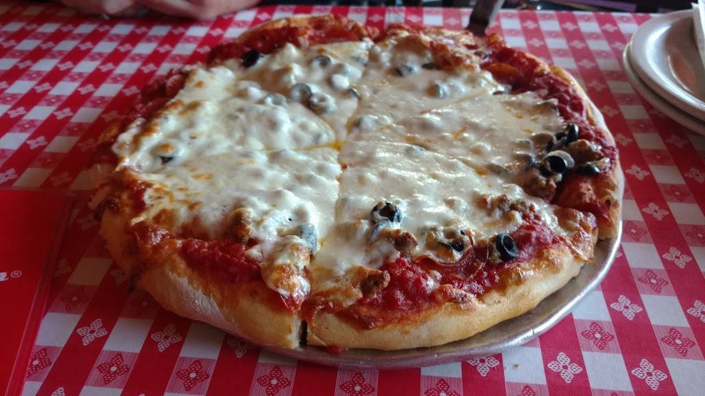 Filippis Pizza Grotto Poway | restaurant | 13000 Oak Knoll Dr, Poway, CA 92064, USA | 8587481800 OR +1 858-748-1800