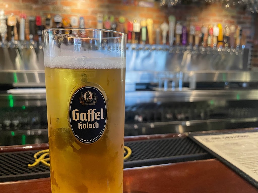 World of Beer | restaurant | 2290 Town Center Ave, Melbourne, FL 32940, USA | 3216336665 OR +1 321-633-6665