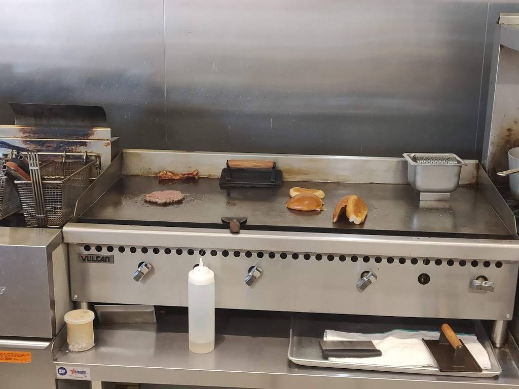 Burger Royale | restaurant | 2921 ON-11, Oro Station, ON L0L 2E0, Canada | 7054876978 OR +1 705-487-6978