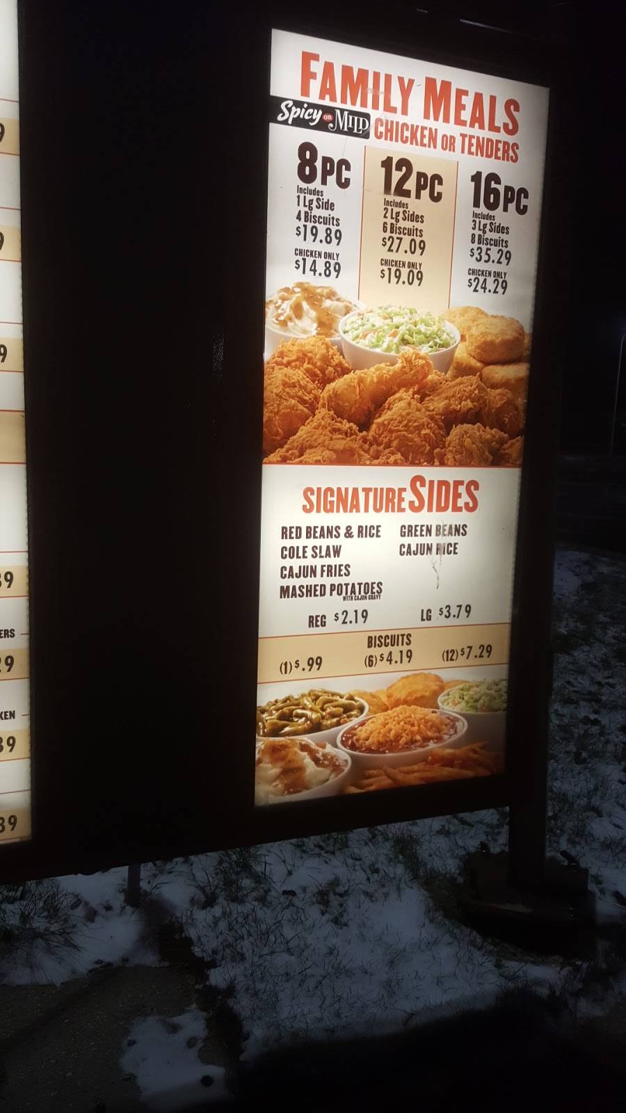 Popeyes Louisiana Kitchen | restaurant | 14300 Livernois, Detroit, MI 48238, USA | 3138522573 OR +1 313-852-2573