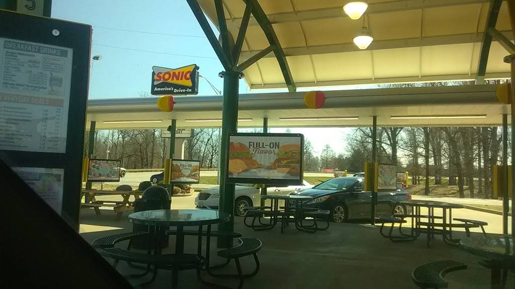 Sonic Drive-In | restaurant | 1403 E 5th St, Metropolis, IL 62960, USA | 6185247973 OR +1 618-524-7973