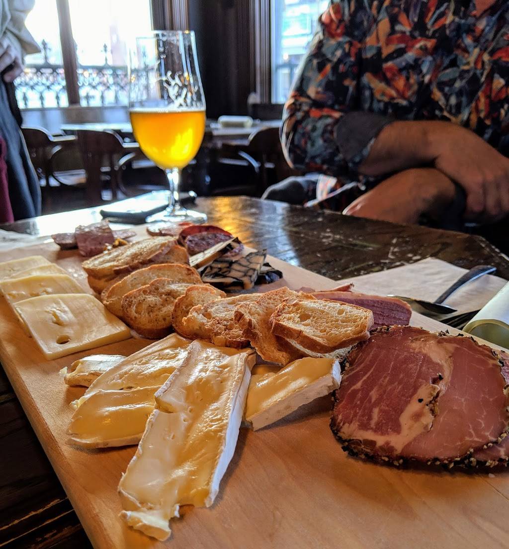 Au Sanglier Doré | restaurant | 1410 Rue King Ouest, Sherbrooke, QC J1J 2C2, Canada | 8195753673 OR +1 819-575-3673