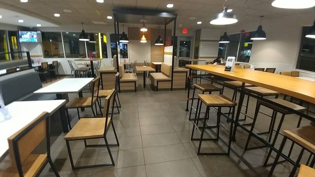 McDonalds | cafe | 221 King St, Northampton, MA 01060, USA | 4135845073 OR +1 413-584-5073