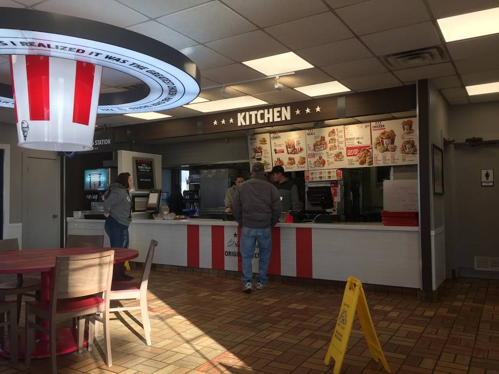 KFC | restaurant | 120 N Jackson St, Oak Hill, OH 45656, USA | 7406827739 OR +1 740-682-7739