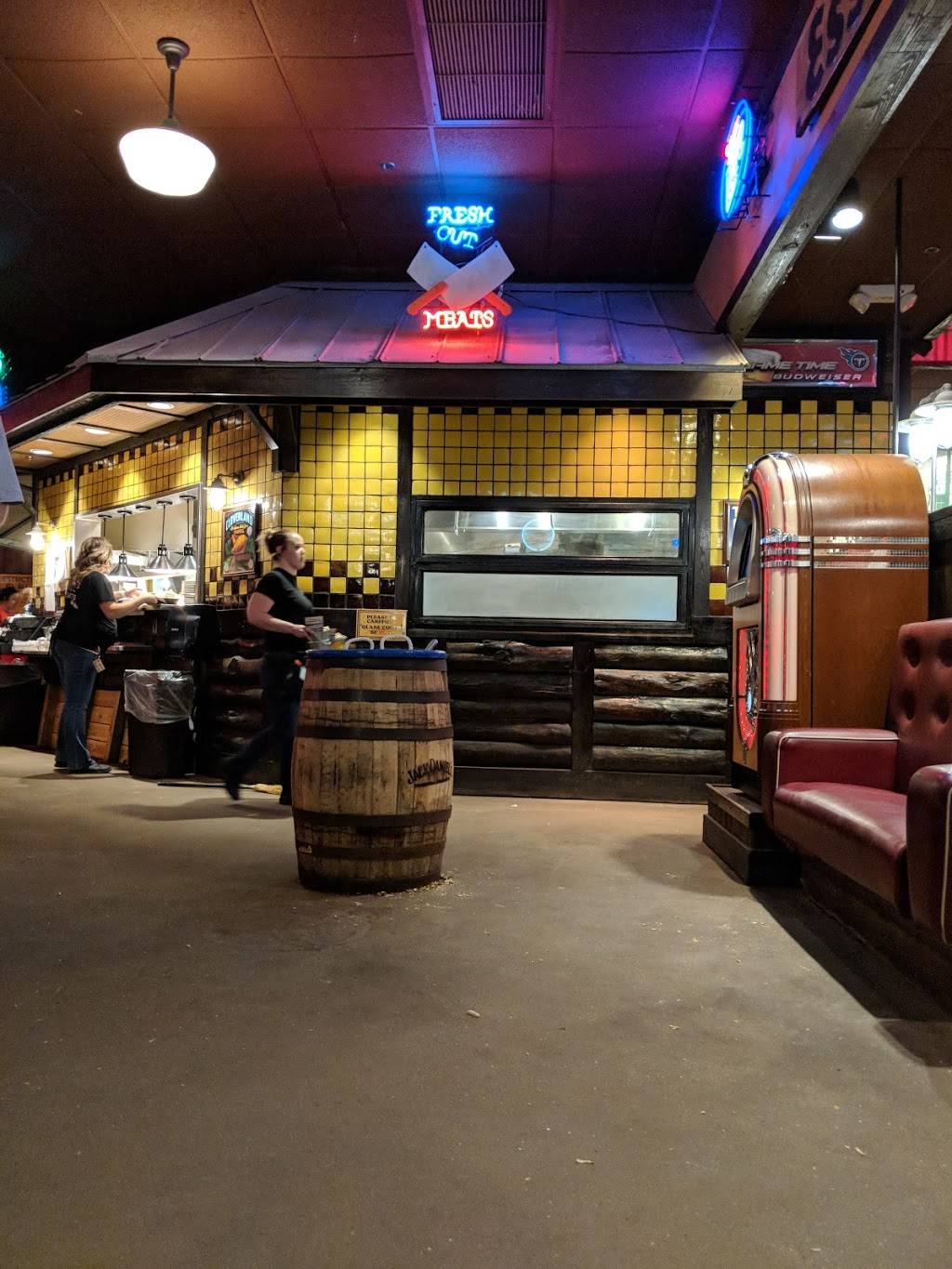 Logans Roadhouse | restaurant | 1007 Village Green Crossing, Gallatin, TN 37066, USA | 6152069393 OR +1 615-206-9393