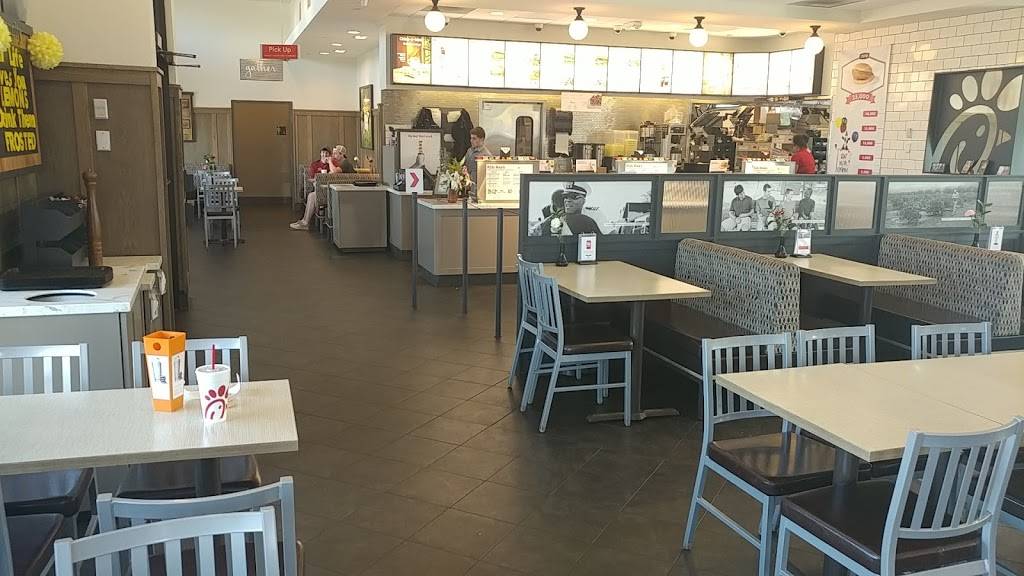 Chick-fil-A | restaurant | 150 W Town Square Way, Oak Creek, WI 53154, USA | 4145710048 OR +1 414-571-0048