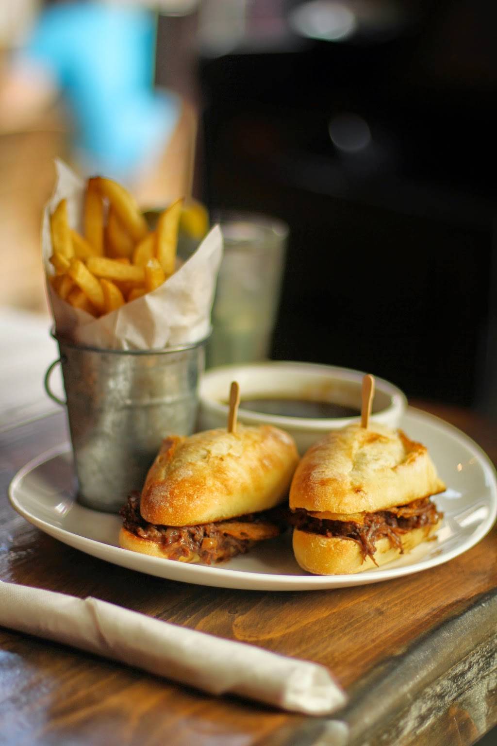 Le Bureau de Poste Trois-Rivières | restaurant | 317 Rue des Forges, Trois-Rivières, QC G9A 2G9, Canada | 8198403389 OR +1 819-840-3389