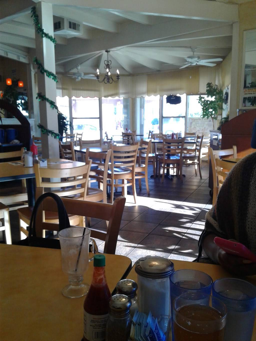 Cafe La Fongs Inc | restaurant | 5885 Bancroft Ave, Oakland, CA 94605, USA | 5105689988 OR +1 510-568-9988