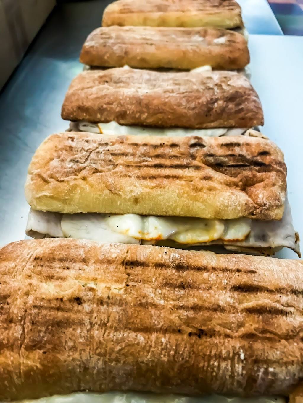 Cowabunga | restaurant | 254 Robinson St, Wakefield, RI 02879, USA | 4012279333 OR +1 401-227-9333