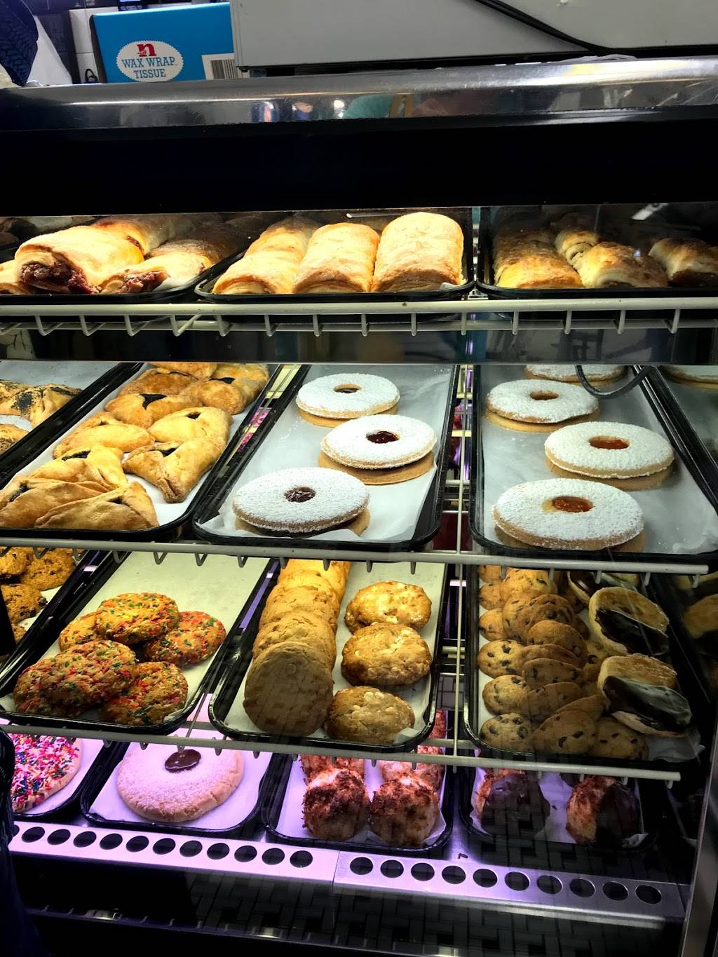 Famous 4th Street Delicatessen | restaurant | 700 S 4th St, Philadelphia, PA 19147, USA | 2159223274 OR +1 215-922-3274