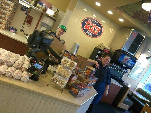 Jersey Mikes Subs | meal takeaway | 1248 E Brandon Blvd, Brandon, FL 33511, USA | 8136811956 OR +1 813-681-1956