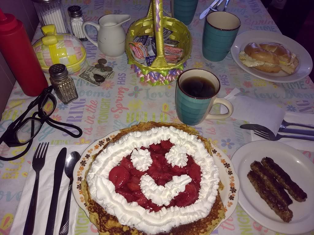 Lindas Cafe | restaurant | 178 Union St, North Adams, MA 01247, USA | 4136638003 OR +1 413-663-8003